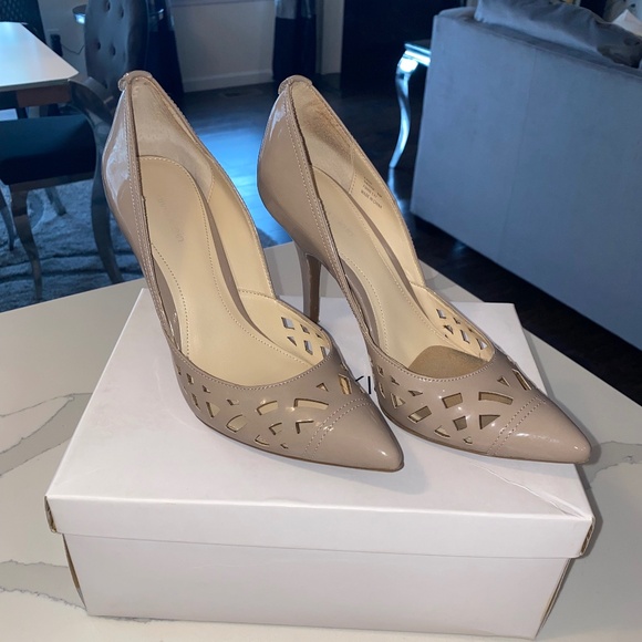 Calvin Klein Naveen Two Tone Patent Pump Light Taupe Size 8M - Picture 2 of 5
